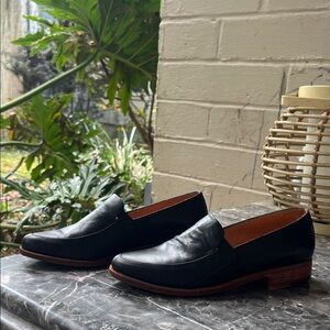 Zou Xou Black Leather Slip-On Loafers